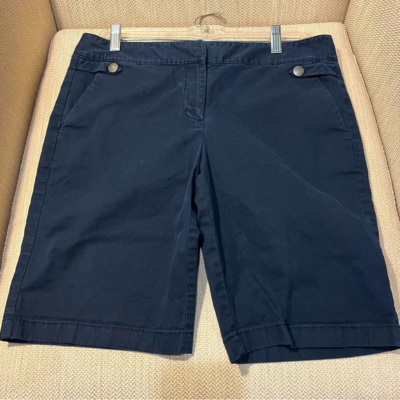 Ann Taylor size 8 Signature Lower on Waist Bermuda shorts - Picture 1 of 12